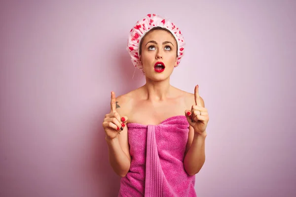 Young Beautiful Woman Wearing Towel Bath Hat Shower Pink Isolated — ストック写真