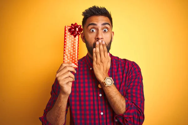 Arab Indian Hispanic Man Holding Valentine Gift Standing Isolated Yellow — Stock Photo, Image