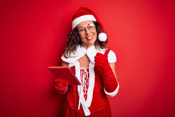 Middelbare Leeftijd Vrouw Santa Claus Kostuum Met Behulp Van Tablet — Stockfoto