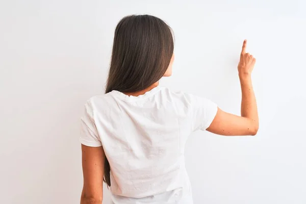 Jovem Mulher Bonita Vestindo Camiseta Casual Sobre Fundo Branco Isolado — Fotografia de Stock