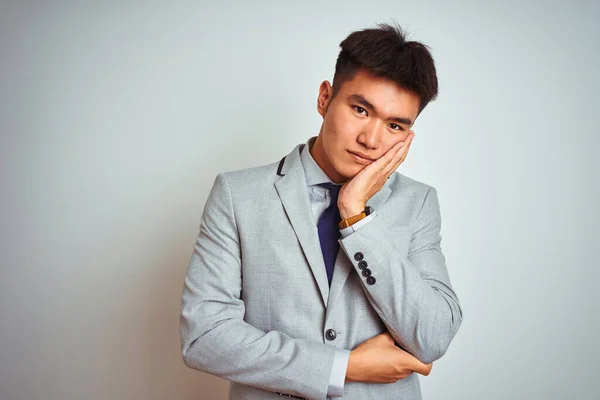 Asiatique Chinois Homme Affaires Portant Costume Cravate Debout Sur Fond — Photo