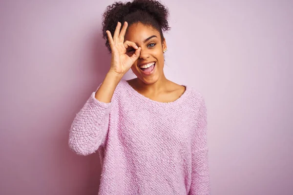 Young African American Woman Wearing Winter Sweater Standing Isolated Pink — Stock Photo, Image