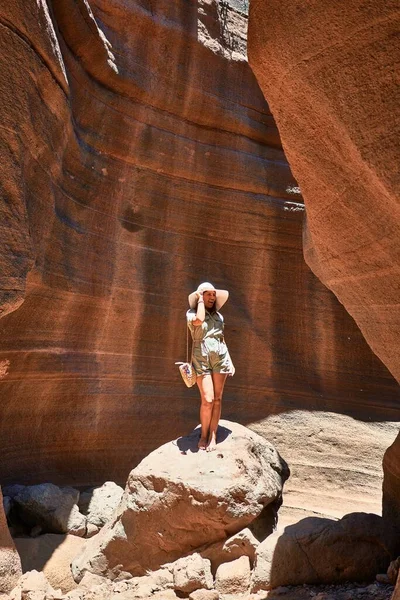 Young Beauitufl Hiker Woman Trekking Natural Orange Mountain Summer Holidays — Stock Photo, Image