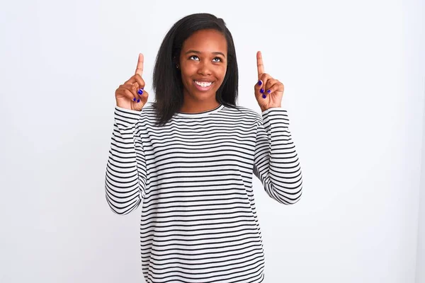 Linda Jovem Afro Americana Vestindo Camisola Inverno Sobre Fundo Isolado — Fotografia de Stock