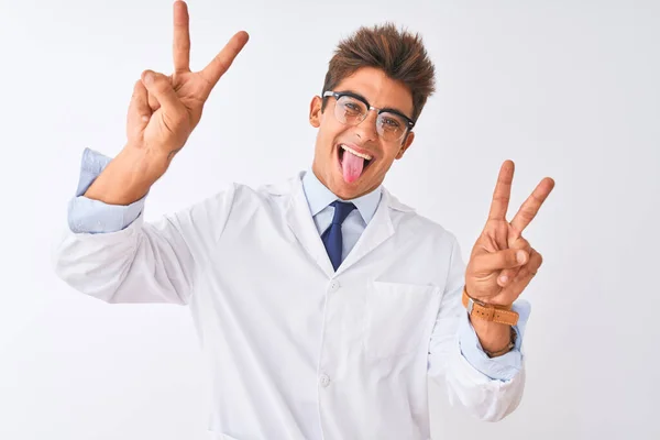 Der Junge Gut Aussehende Wissenschaftler Mit Brille Und Mantel Über — Stockfoto