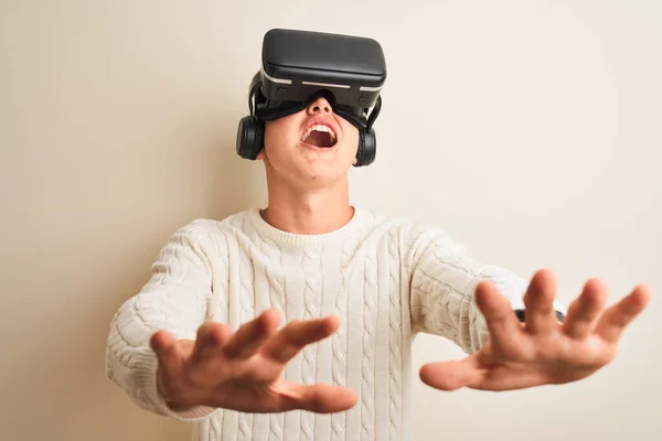 Joven Adolescente Guapo Jugando Juego Realidad Virtual Con Gafas —  Fotos de Stock