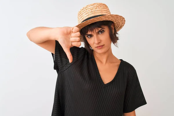 Joven Hermosa Mujer Vistiendo Camiseta Negra Sombrero Pie Sobre Fondo — Foto de Stock