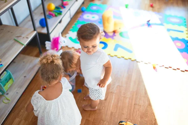 Entzückende Kleinkinder Spielen Kindergarten Jede Menge Spielzeug — Stockfoto