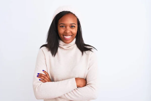 Hermosa Mujer Afroamericana Joven Con Suéter Cuello Alto Sombrero Invierno —  Fotos de Stock