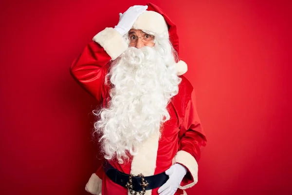 Hombre Guapo Mediana Edad Con Traje Santa Pie Sobre Fondo —  Fotos de Stock