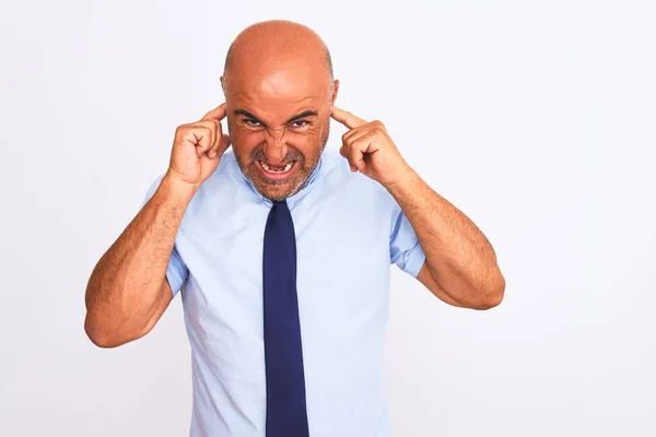 Hombre Negocios Mediana Edad Con Corbata Pie Sobre Fondo Blanco —  Fotos de Stock