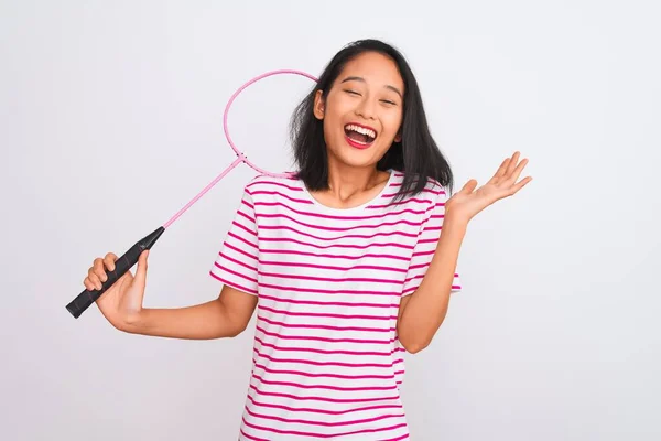 Wanita Cina Cantik Yang Memegang Raket Bulutangkis Atas Latar Belakang — Stok Foto