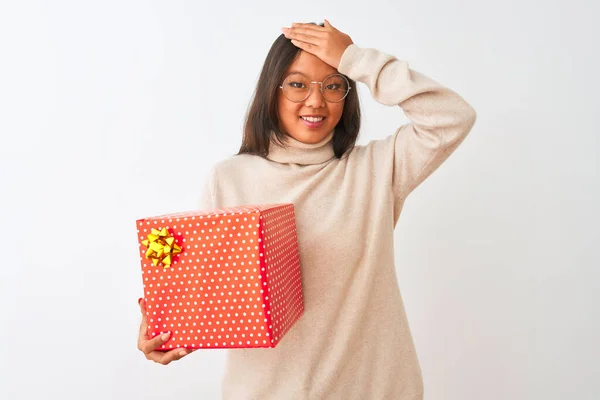 Jeune Femme Chinoise Portant Des Lunettes Tenant Cadeau Anniversaire Sur — Photo