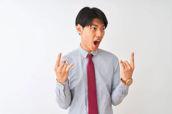 Empresário Chinês Vestindo Gravata Elegante Sobre Fundo Branco Isolado Gritando — Fotografia de Stock