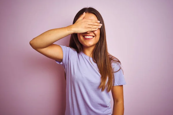 Young Beautiful Woman Wearing Casual Shirt Standing Isolated Pink Background — Stock Photo, Image