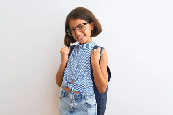 Bella Studentessa Bambina Che Indossa Zaino Occhiali Sfondo Bianco Isolato — Foto Stock