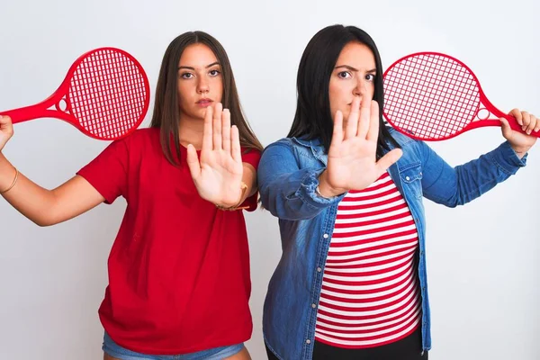 Jonge Mooie Sportvrouwen Die Tennis Racket Staande Geïsoleerde Witte Achtergrond — Stockfoto