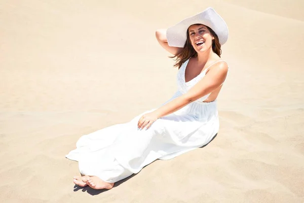Молодая Красивая Женщина Улыбается Счастливо Наслаждаясь Летним Отдыхом Пляже Маспаломас — стоковое фото