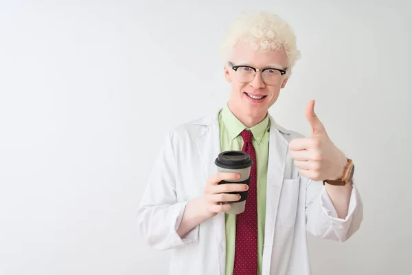 Albino Wissenschaftler Mann Mit Brille Trinken Take Away Kaffee Über — Stockfoto