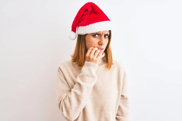 Bella Donna Rossa Che Indossa Cappello Natale Sfondo Isolato Cercando — Foto Stock