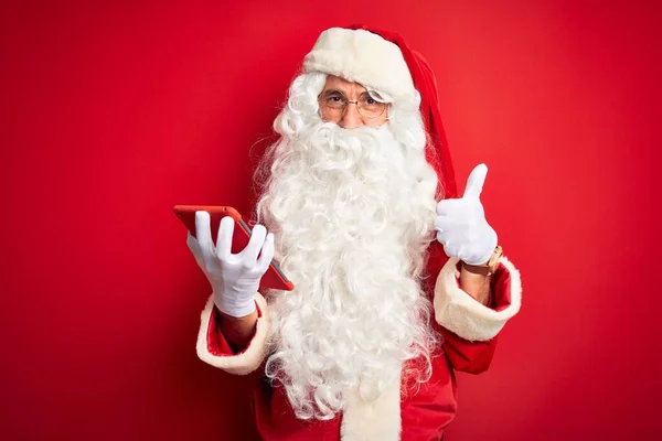 Homem Meia Idade Vestindo Traje Papai Noel Usando Tablet Sobre — Fotografia de Stock