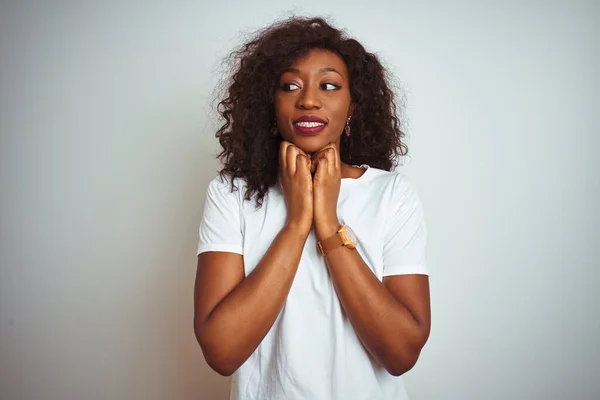 Genç Afro Amerikalı Kadın Tişört Giyiyor Zole Edilmiş Beyaz Arka — Stok fotoğraf