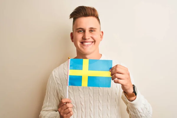 Mladý Pohledný Muž Drží Sweadish Švédsko Vlajku Nad Izolovaným Bílým — Stock fotografie