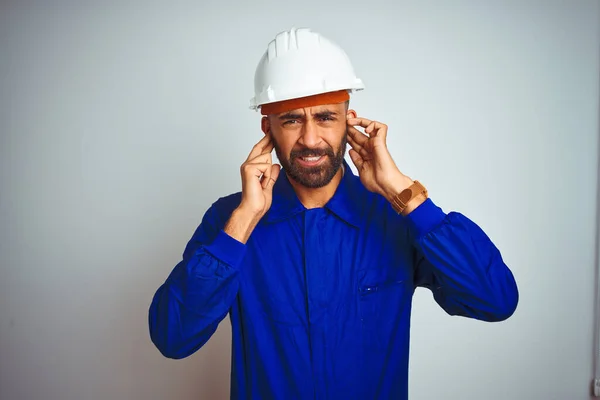 Knappe Indiaanse Arbeider Uniform Helm Geïsoleerde Witte Achtergrond Oren Bedekken — Stockfoto