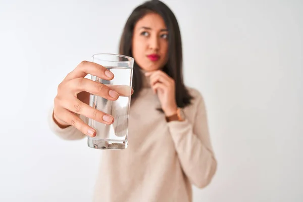 Junge Schöne Chinesin Mit Einem Glas Wasser Vor Isoliertem Weißem — Stockfoto