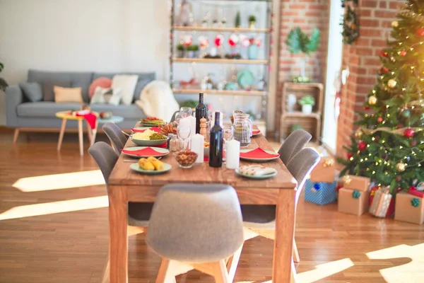 Nice Casa Com Árvore Ornamets Mesa Com Comida Preparada Para — Fotografia de Stock