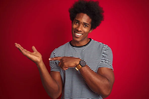 Jeune Homme Américain Aux Cheveux Afro Portant Shirt Rayé Marine — Photo