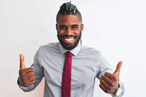 Empresário Afro Americano Com Tranças Usando Gravata Sobre Isolado Sinal — Fotografia de Stock