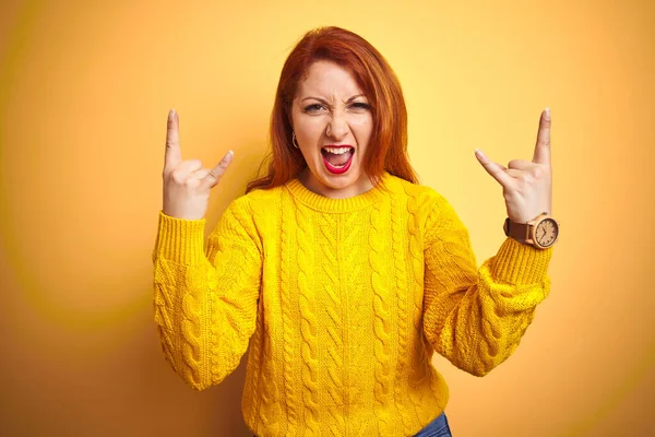 Beautiful Redhead Woman Wearing Winter Sweater Standing Isolated Yellow Background — Stok fotoğraf