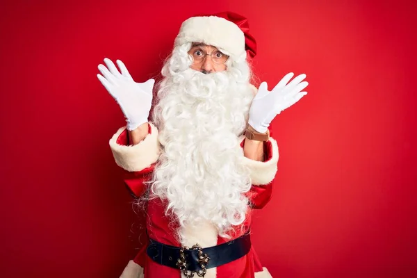 Hombre Guapo Mediana Edad Vistiendo Traje Santa Pie Sobre Fondo —  Fotos de Stock