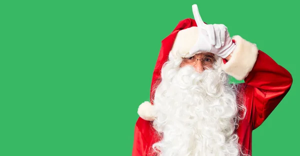 Gutaussehender Mann Mittleren Alters Weihnachtsmann Kostüm Und Bart Der Sich — Stockfoto