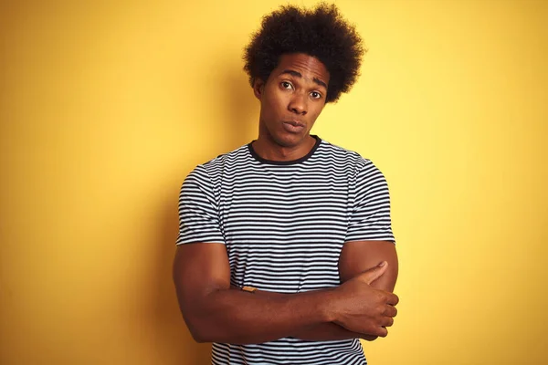 Afroamerikansk Man Med Afro Hår Bär Marinrandig Shirt Över Isolerad — Stockfoto