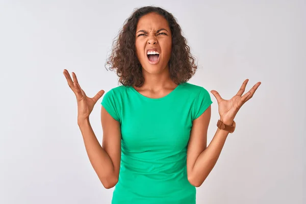 Jeune Femme Brésilienne Portant Shirt Vert Debout Sur Fond Blanc — Photo