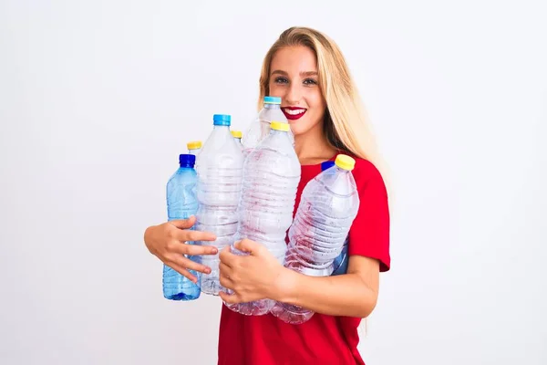 Junge Schöne Frau Die Plastikflaschen Recycelt Steht Vor Isoliertem Weißem — Stockfoto