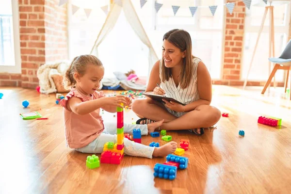 Beautiful Psycologist Blond Toddler Girl Doing Therapy Building Tower Using — Stock Photo, Image