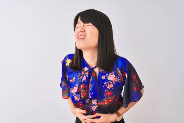 Jonge Mooie Chinese Vrouw Draagt Zomer Bloemen Shirt Geïsoleerde Witte — Stockfoto