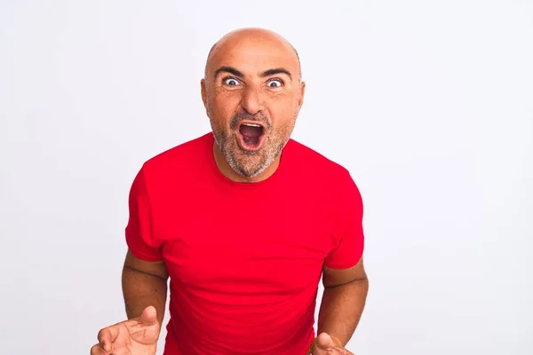 Hombre Guapo Mediana Edad Vistiendo Camiseta Casual Roja Pie Sobre —  Fotos de Stock