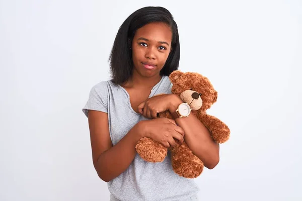 Молодая Африканская Американка Держит Плюшевого Медведя Изолированном Фоне Уверенным Выражением — стоковое фото