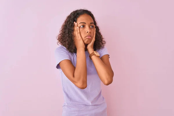 Young Brazilian Woman Wearing Shirt Standing Isolated Pink Background Tired — Stock Photo, Image