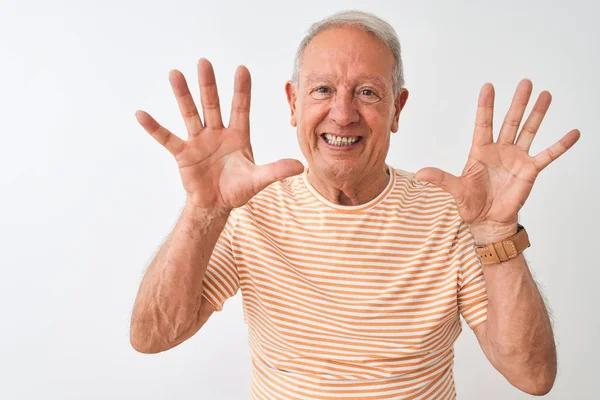 Senior Uomo Dai Capelli Grigi Indossa Maglietta Righe Piedi Sopra — Foto Stock