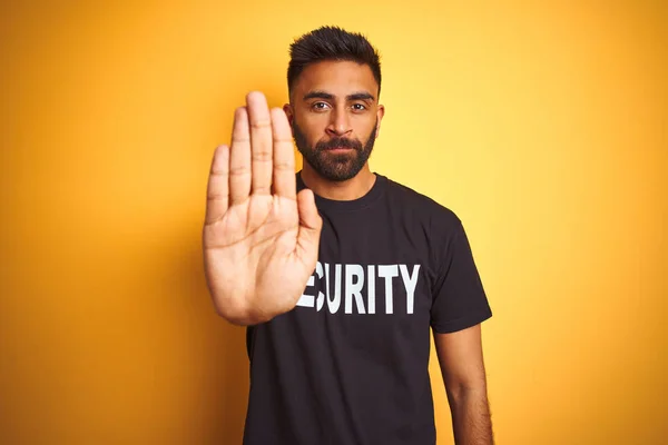 Arabisk Indian Hispanic Skydda Man Bär Säkerhet Uniform Över Isolerad — Stockfoto