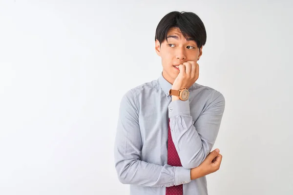 Hombre Negocios Chino Con Elegante Corbata Pie Sobre Fondo Blanco — Foto de Stock