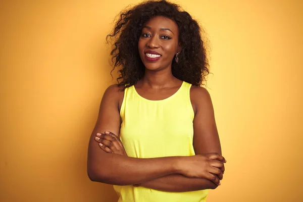 Jovem Afro Americana Vestindo Camiseta Sobre Fundo Amarelo Isolado Rosto — Fotografia de Stock