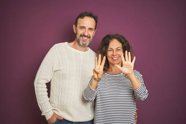 Belo Casal Meia Idade Vestindo Camisola Inverno Sobre Fundo Roxo — Fotografia de Stock