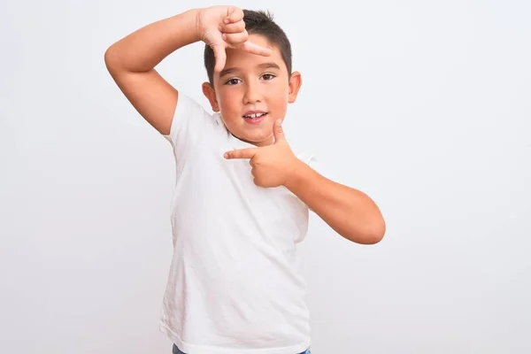 Schöner Kleiner Junge Lässigem Shirt Der Vor Isoliertem Weißem Hintergrund — Stockfoto