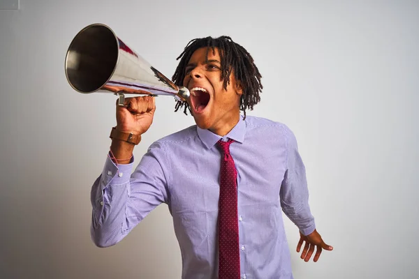 年轻的非洲裔美国商人尖叫使用老式扩音器 — 图库照片